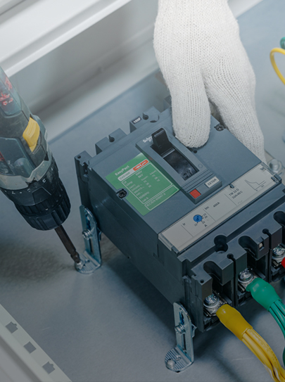 如何識(shí)別配電箱內(nèi)元件的老化程度？